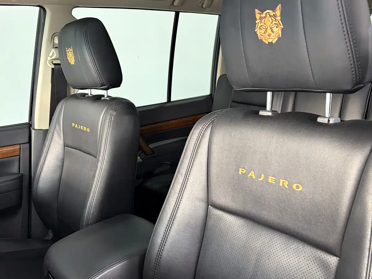 Фото 8 - Mitsubishi Pajero (Import)