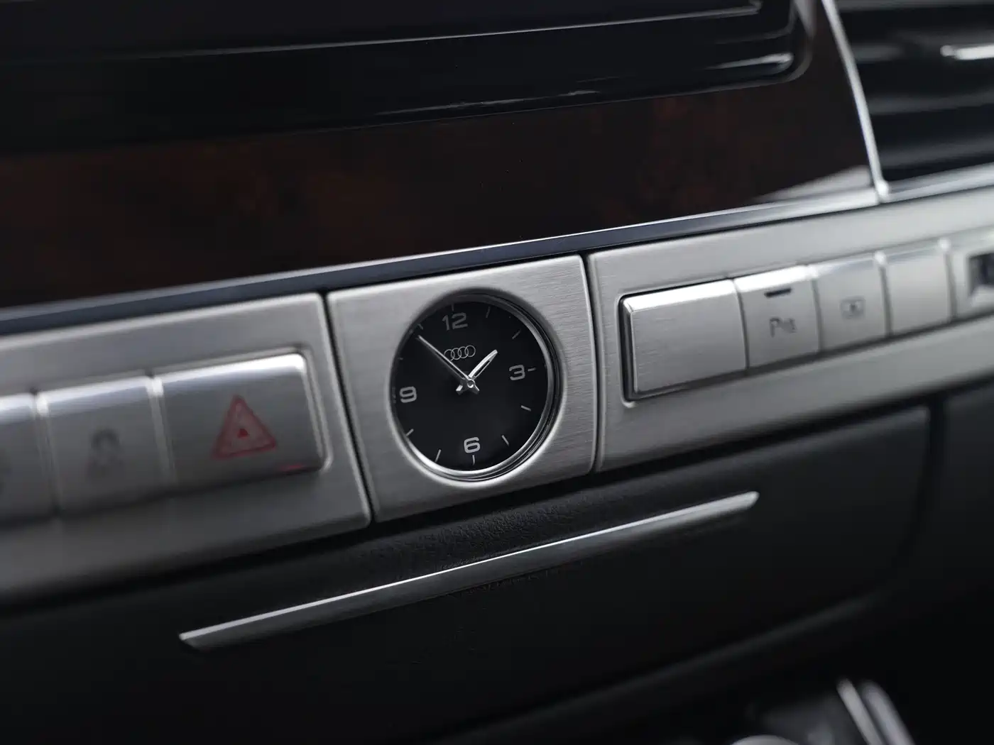 Фото 12 - Audi A8