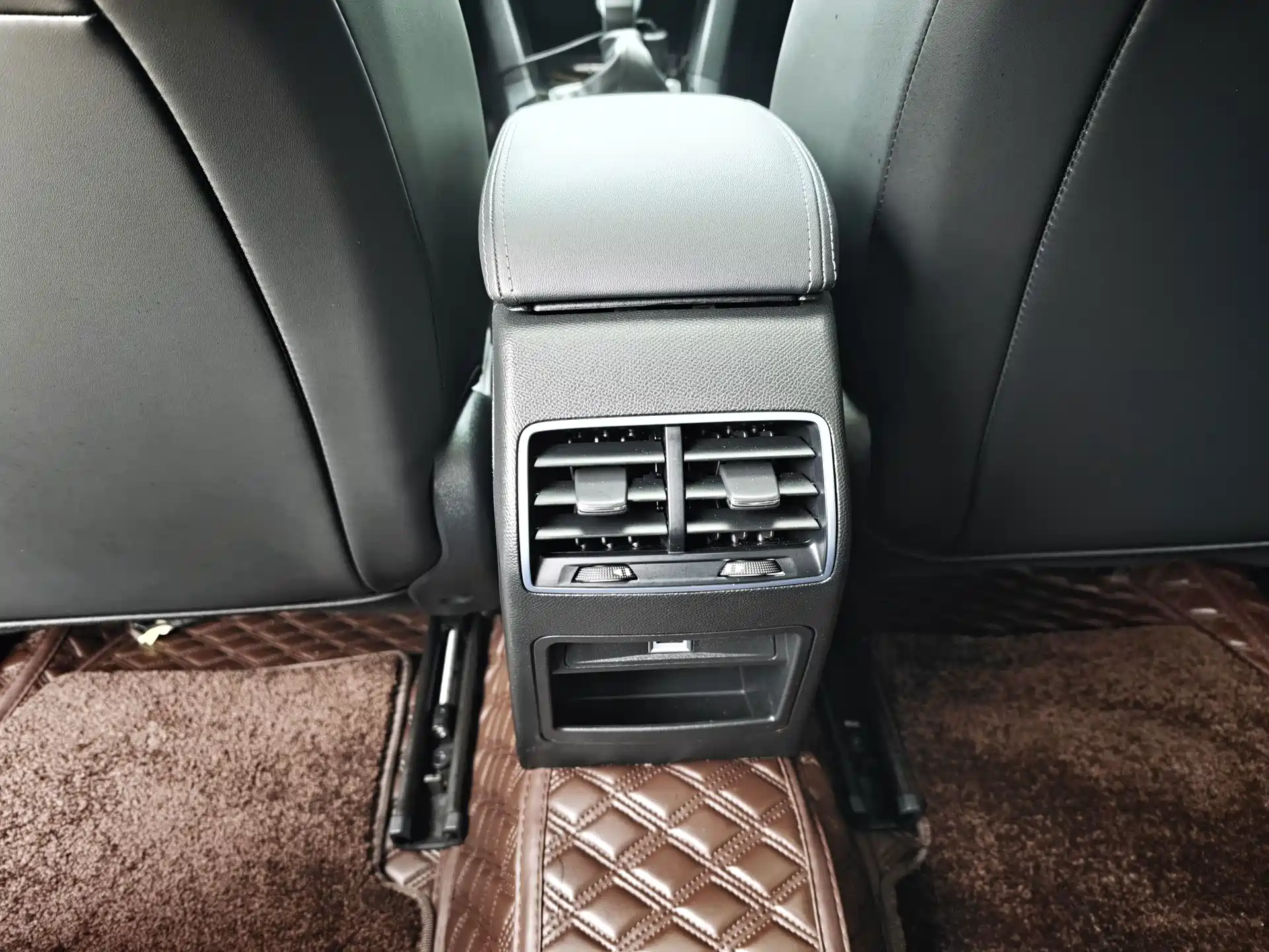 Photo 11 - Peugeot 408