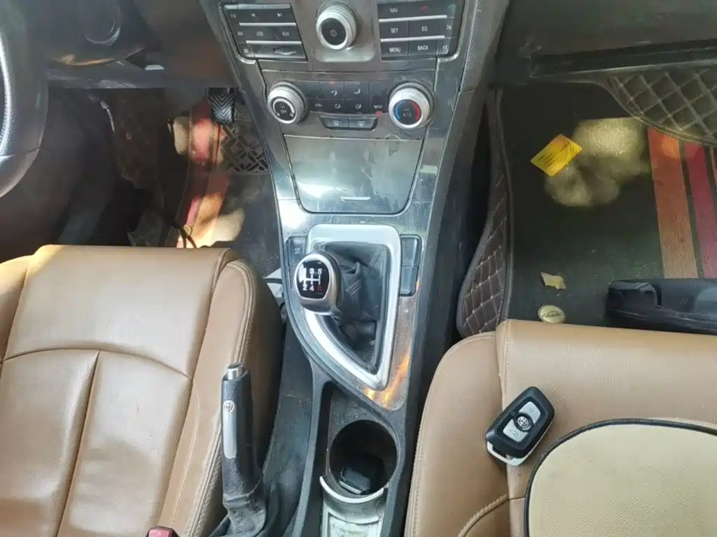 Zhonghua V5 2016 2016 1.5T Manual 2WD Smart Edition