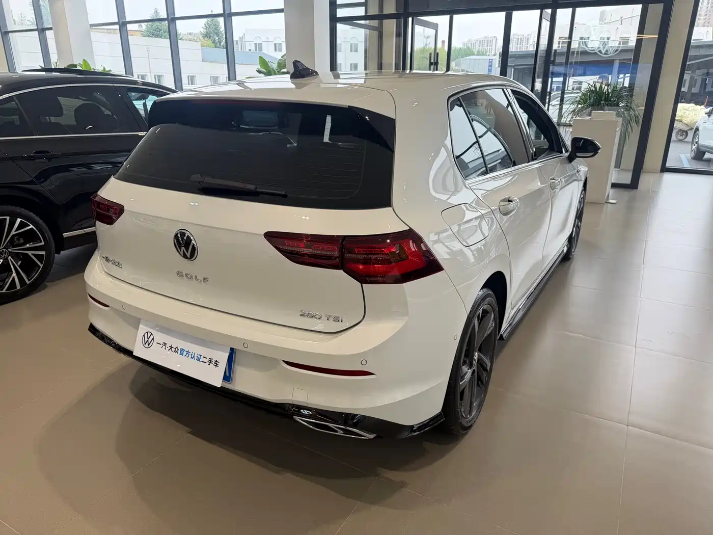 Volkswagen Golf 2023 Facelift 280TSI DSG R-Line Lite фото 3
