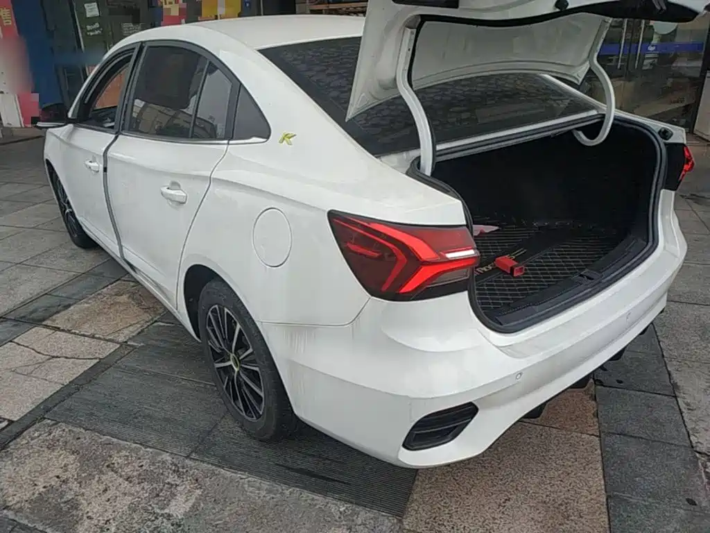 Фото 5 - Roewe i5