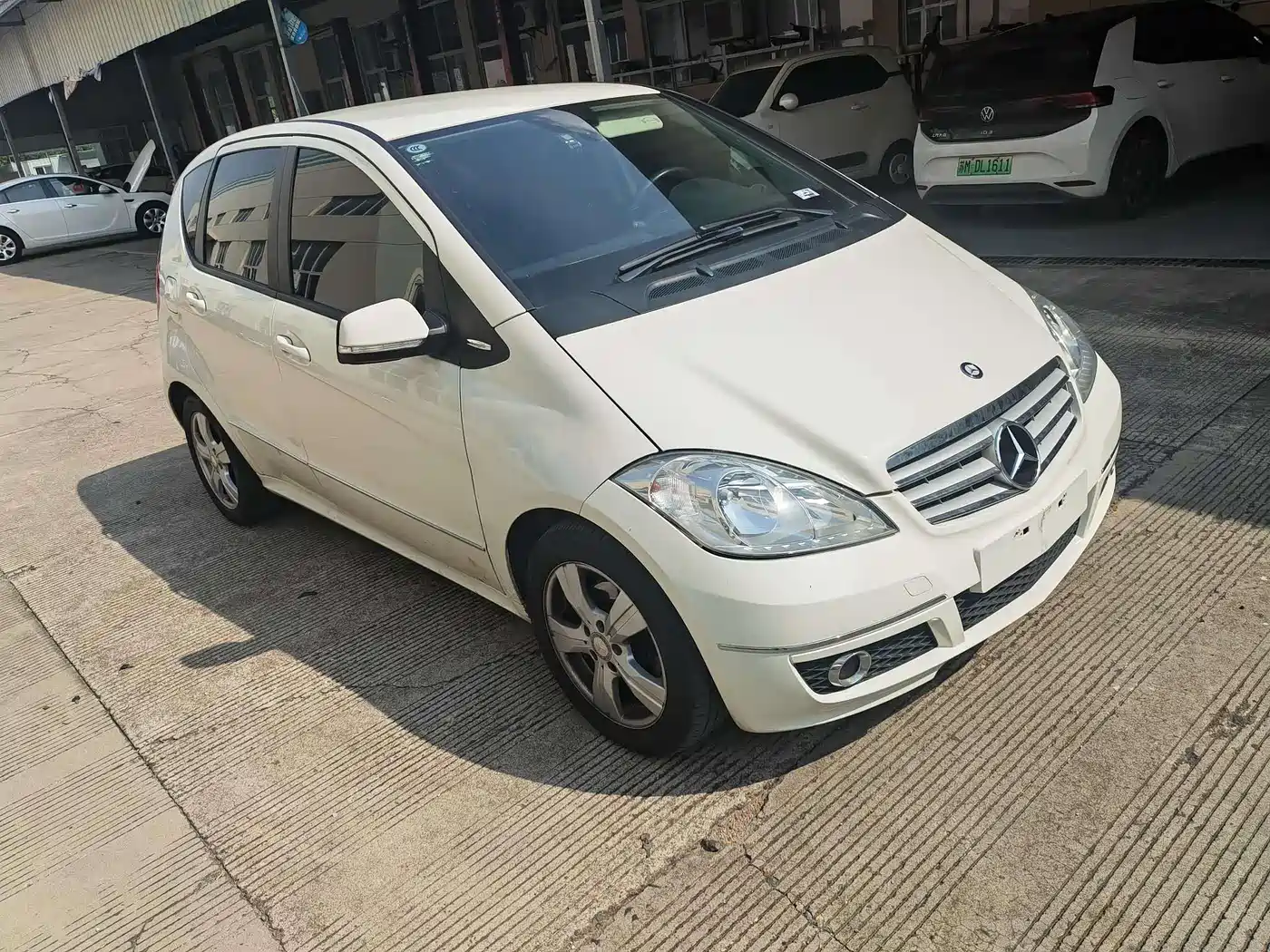 Mercedes-Benz A-Class (Import) 2011 A 180 фото 4