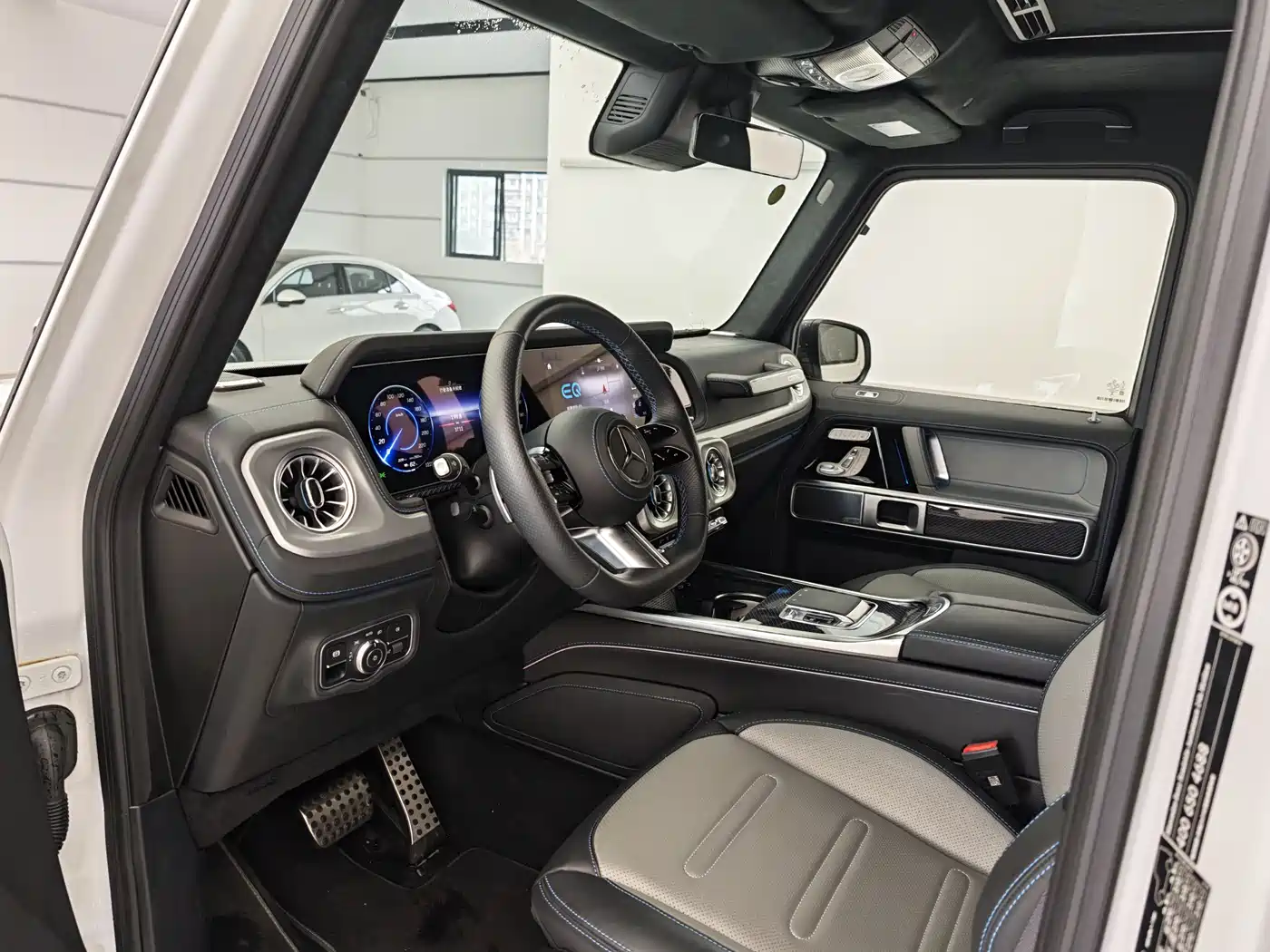 Mercedes-Benz G-Class New Energy 2025 G580 Launch Special Edition фото 12