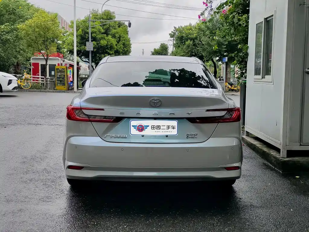 Photo 5 - Toyota Camry