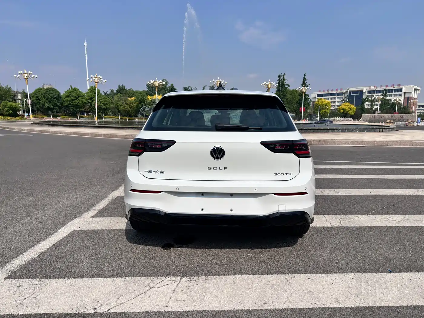 Volkswagen Golf 2025 300TSI R-Line фото 15