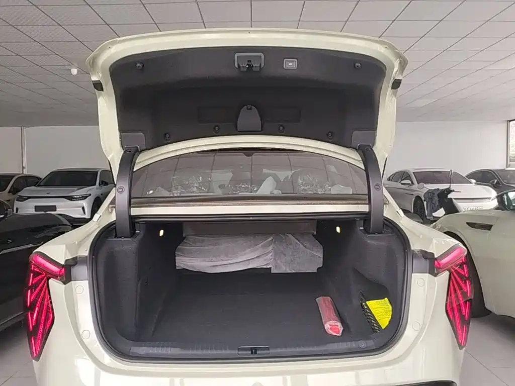Hongqi EH7 2026 2025 690 Smart Selection Edition