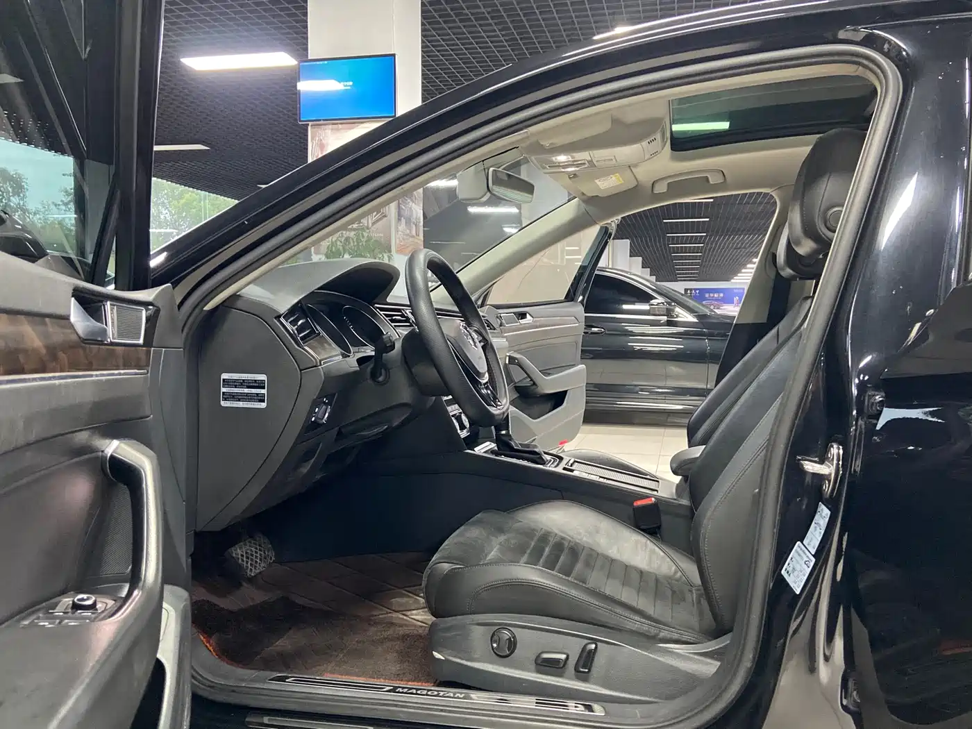 Volkswagen Magotan 2017 330TSI DSG Luxury фото 8