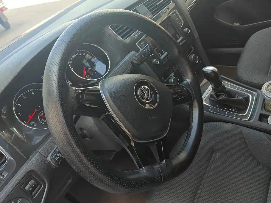 Фото 15 - Volkswagen Golf