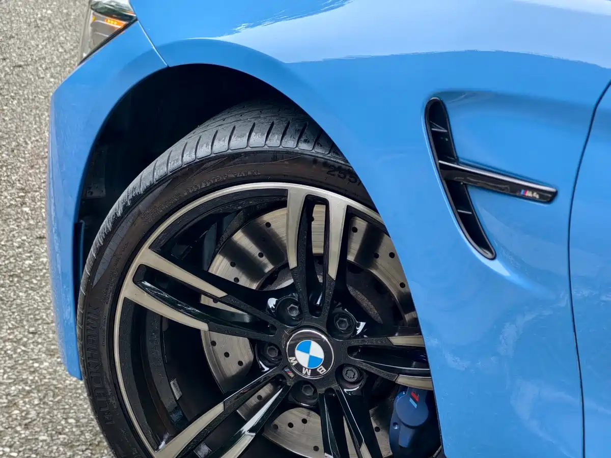 Photo 10 - BMW M4
