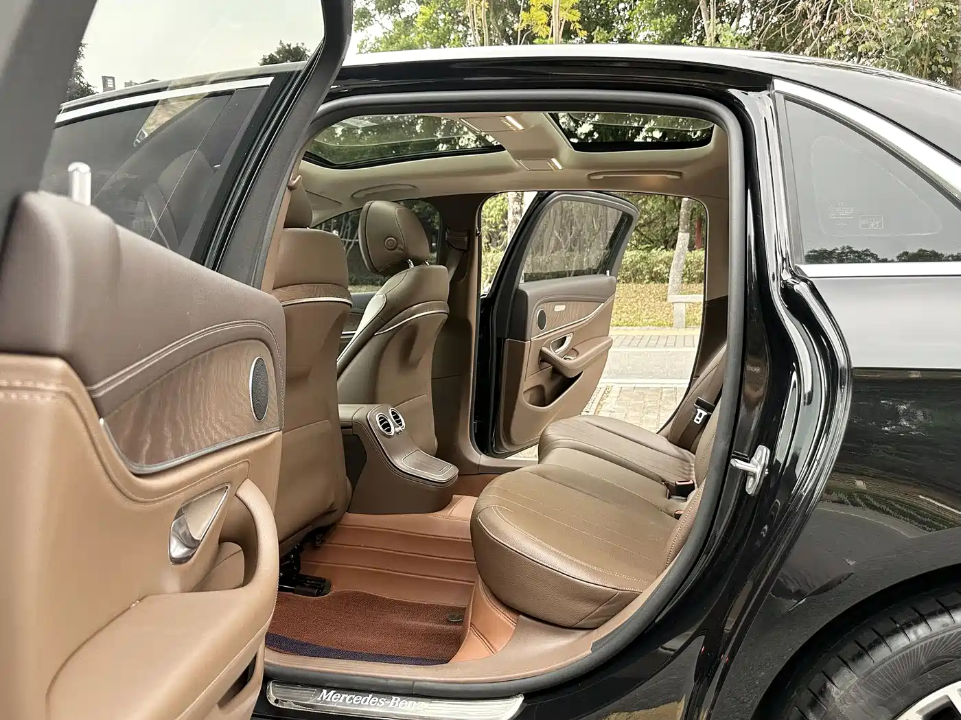Mercedes-Benz E-Class 2022 E 300 L Fashion фото 11