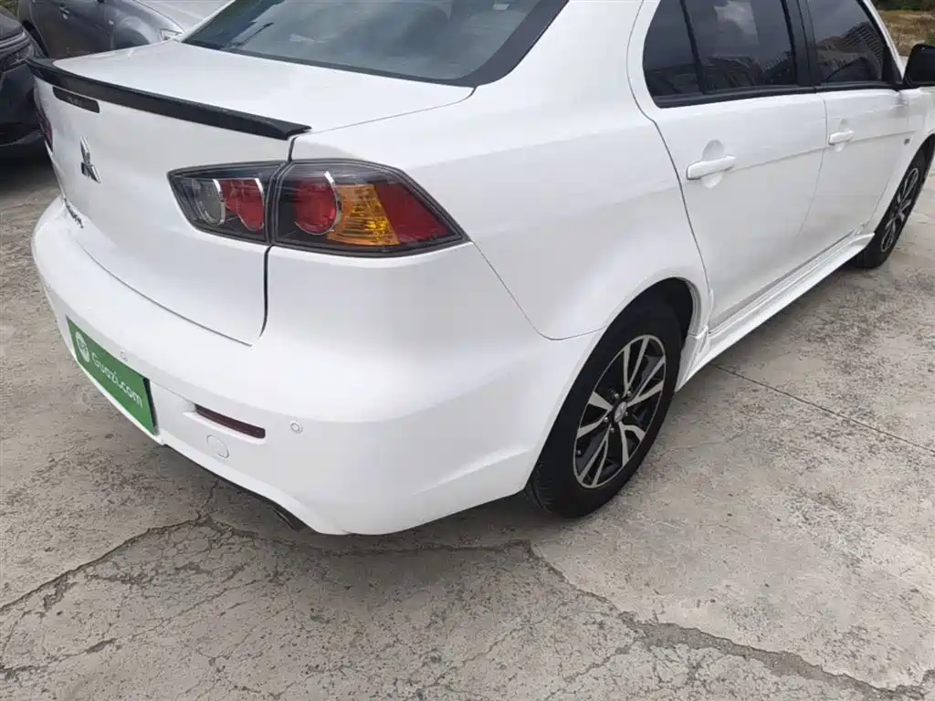 Mitsubishi Lancer EX 2016 1.8L CVT Black & White Replica фото 8