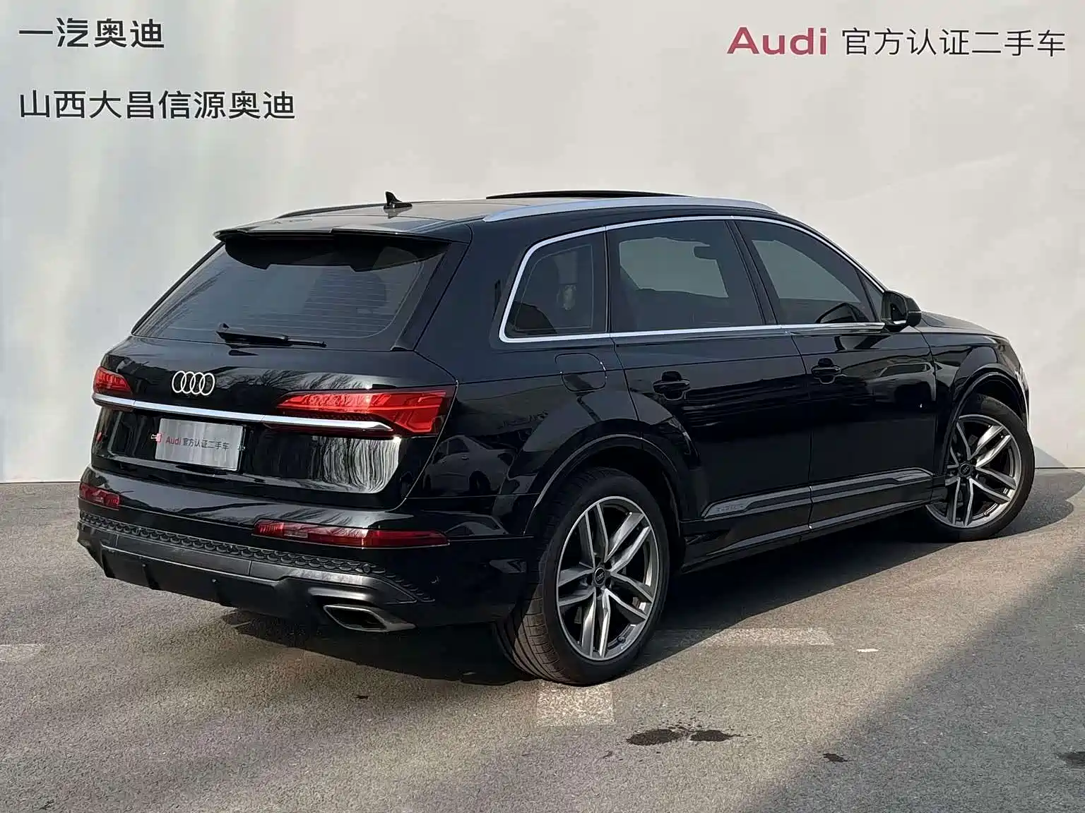 Photo 3 - Audi Q7