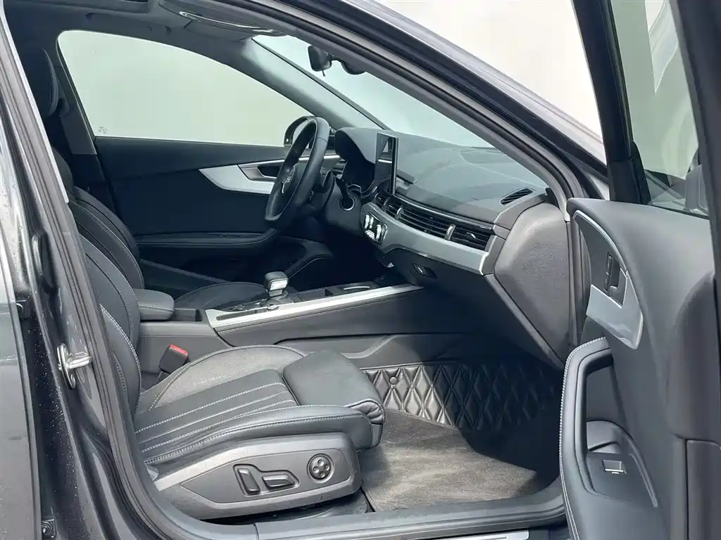 Audi A4L 2022 40 TFSI Luxury Dynamic фото 17