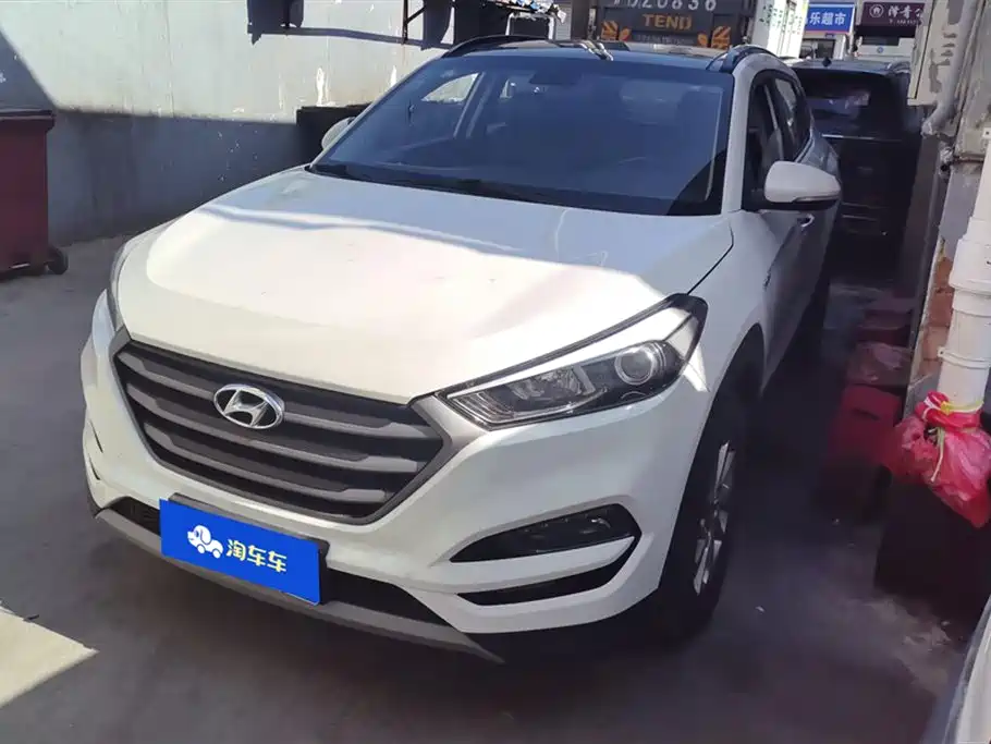HYUNDAI TUCSON
