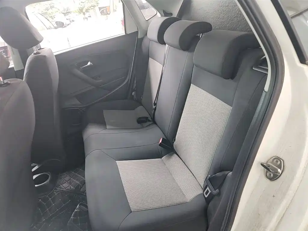 Volkswagen Polo 2016 1.4L Manual Trend фото 17