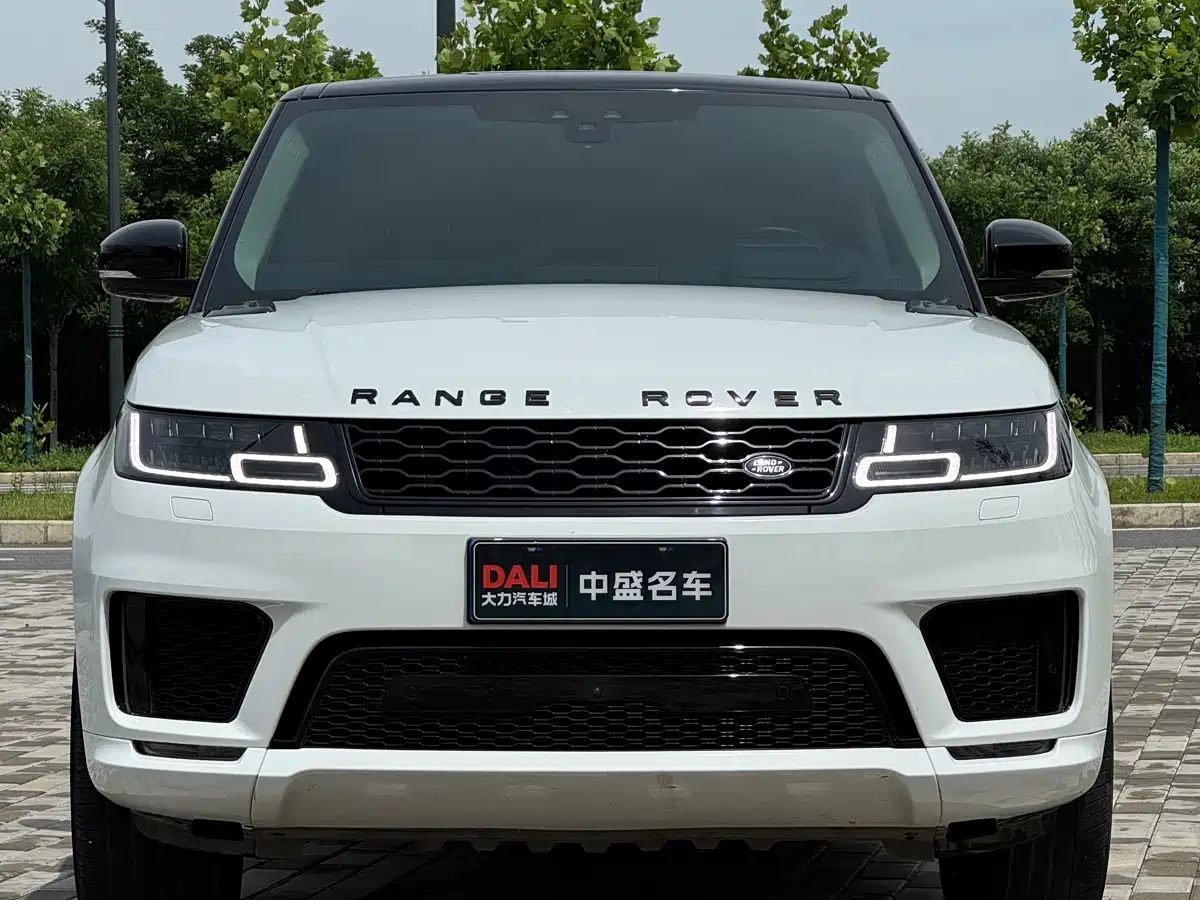 Land Rover Range Rover Sport 2021 3.0 L6 Gloss Black Edition фото 2