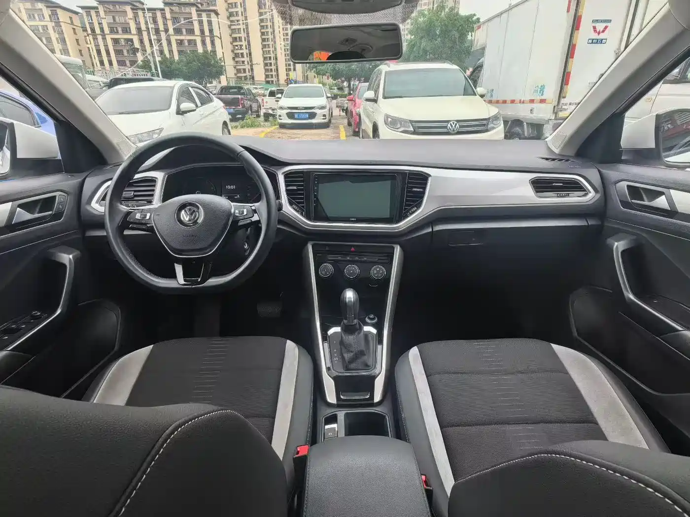 VOLKSWAGEN T-ROC EXPLORING SONGS