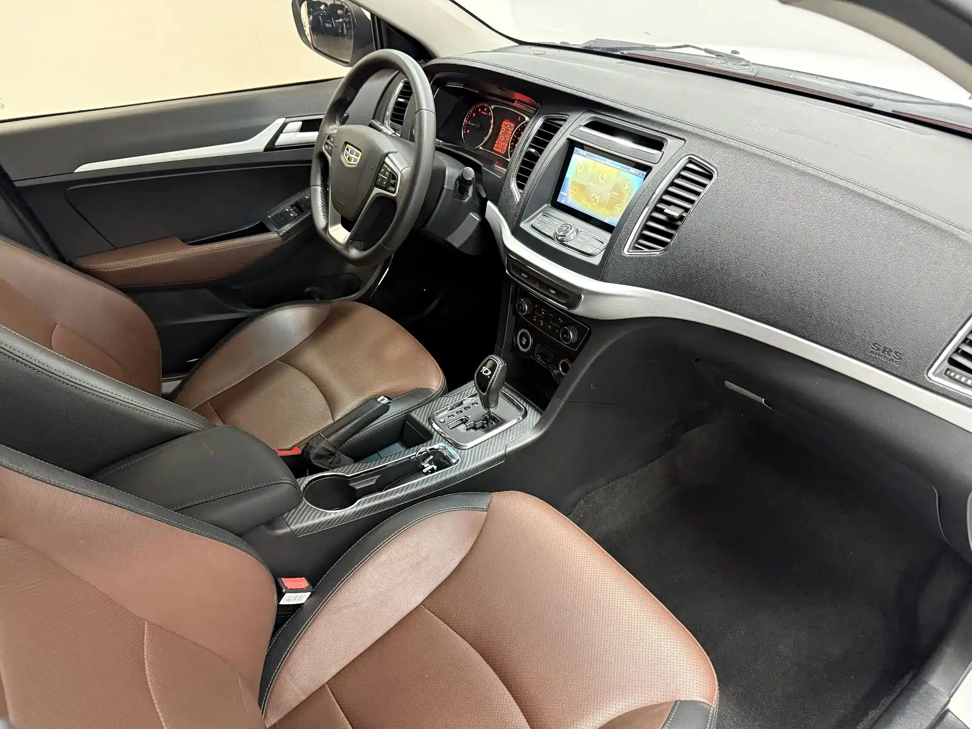 Фото 22 - Geely Vision