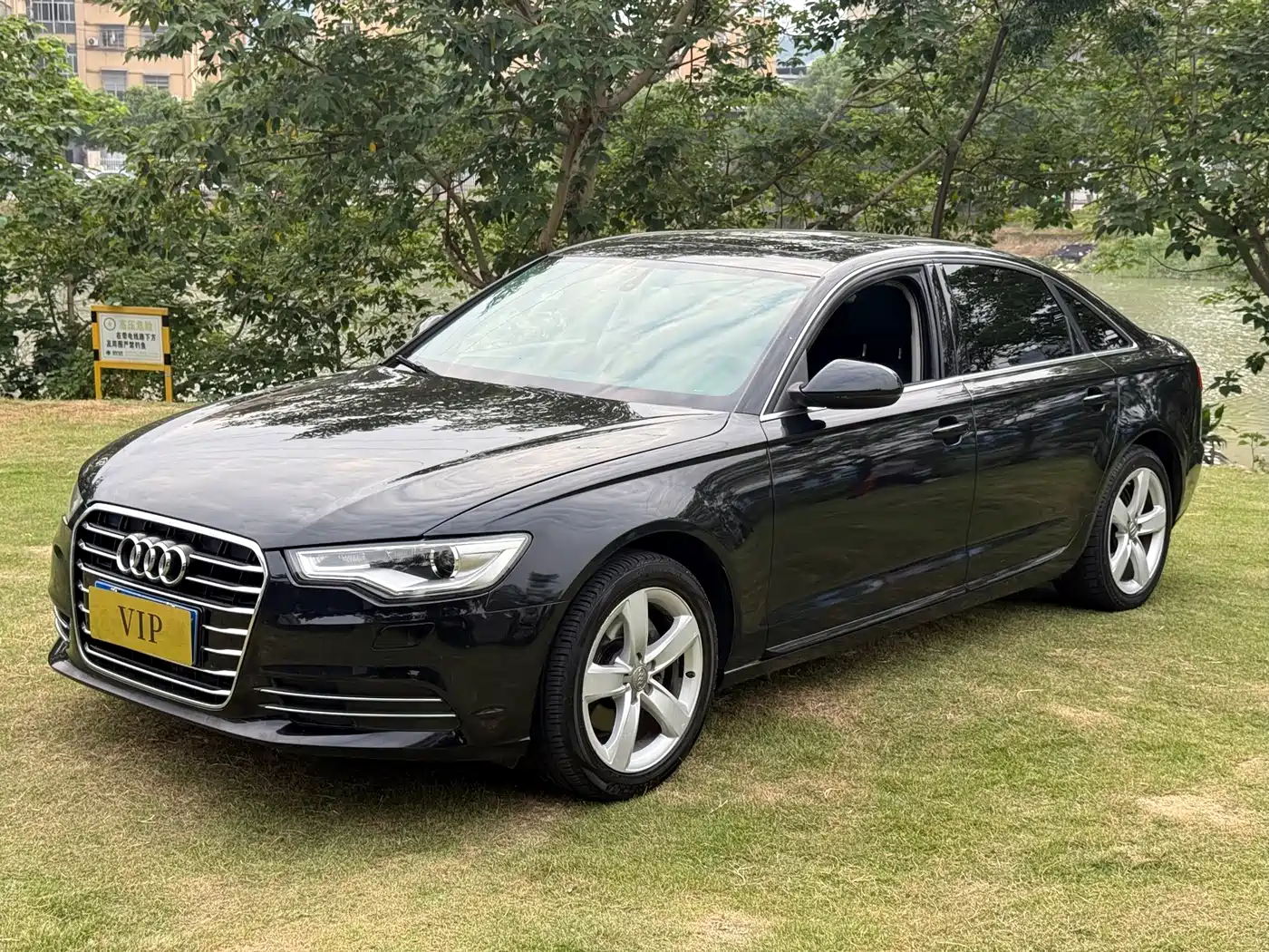 Photo 1 - Audi A6L