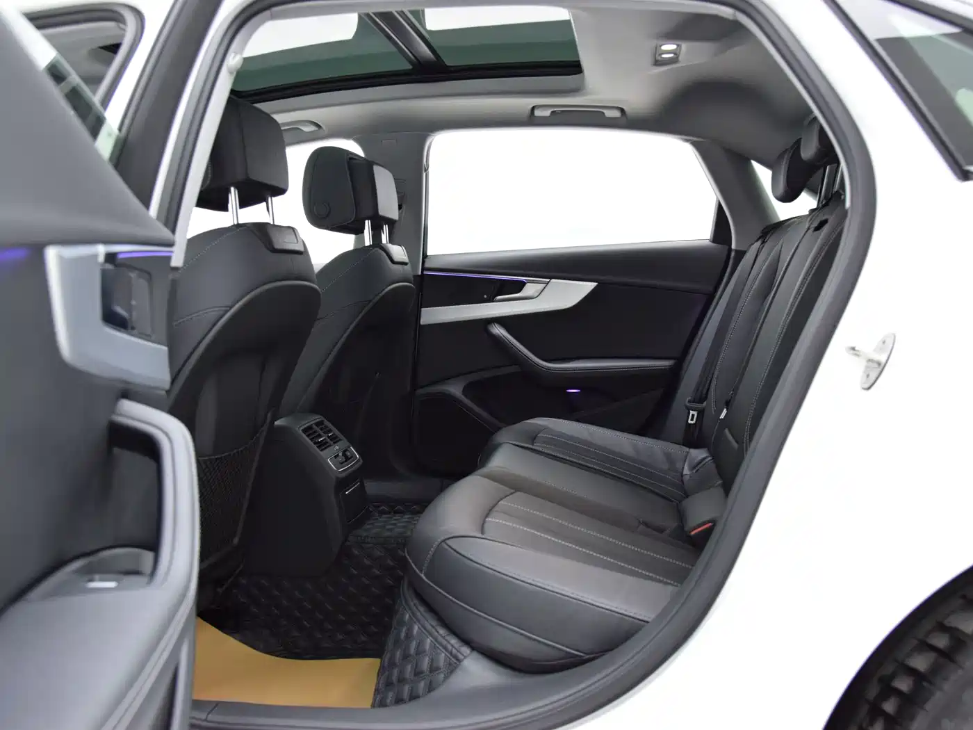 Фото 9 - Audi A4L
