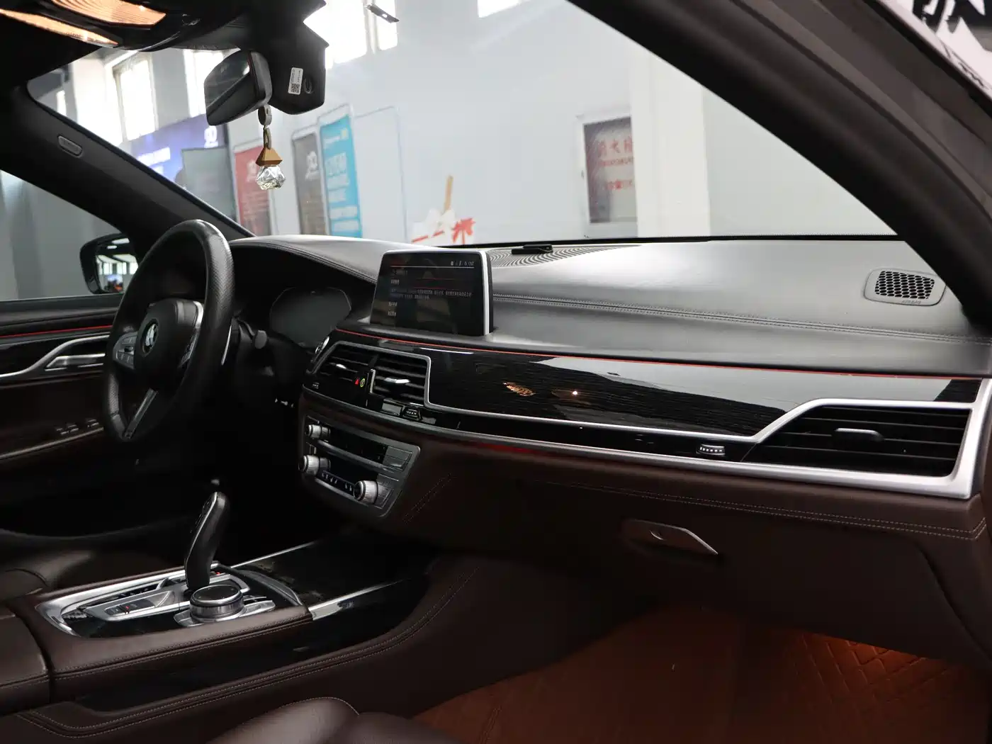 BMW 7 Series 2021 Model 730Li M Sport Package фото 25