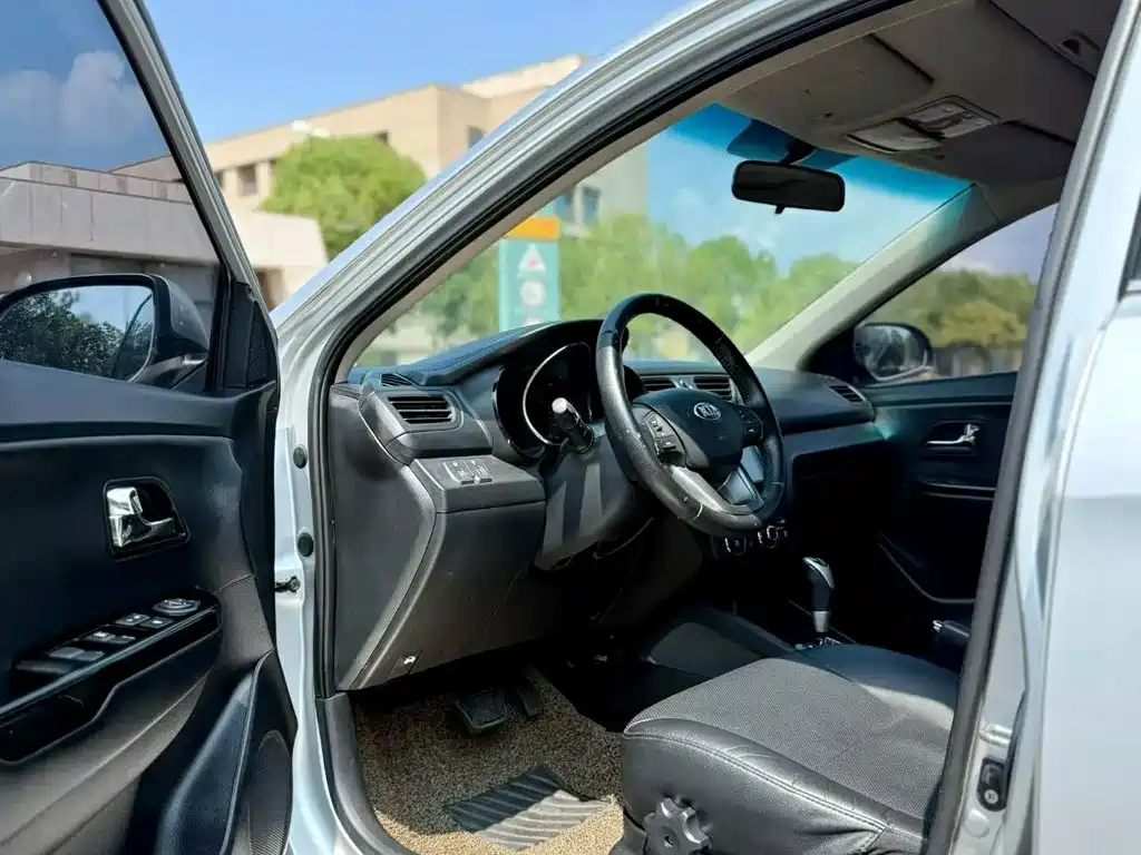 Photo 4 - Kia K2