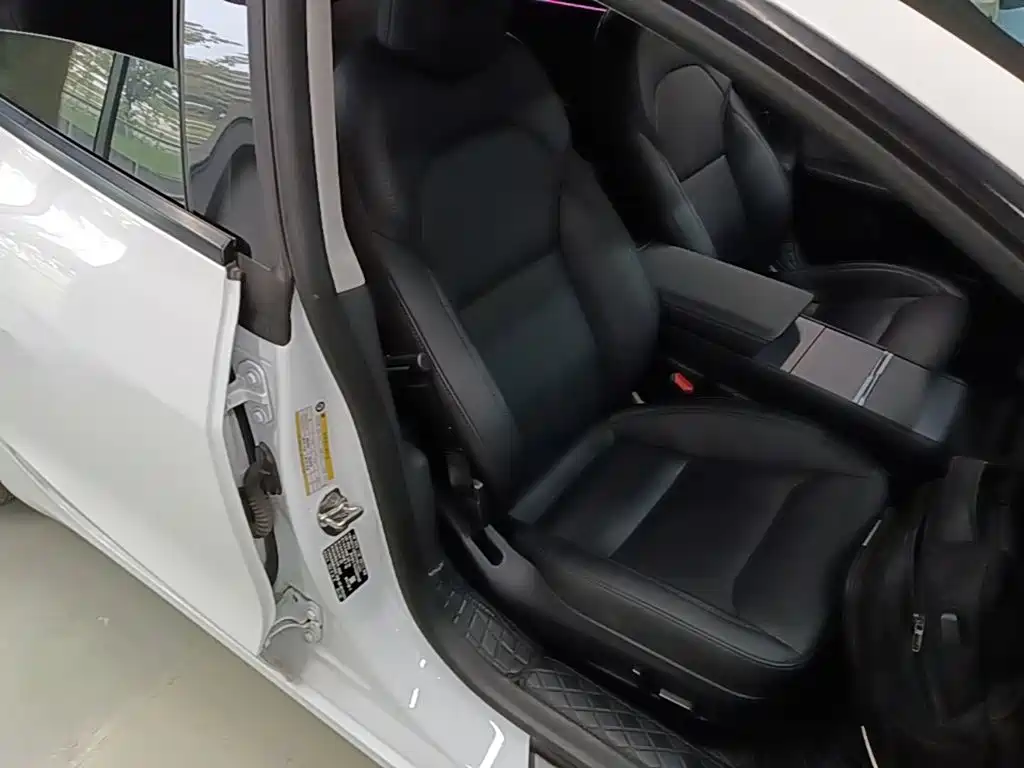 Фото 25 - Tesla Model 3