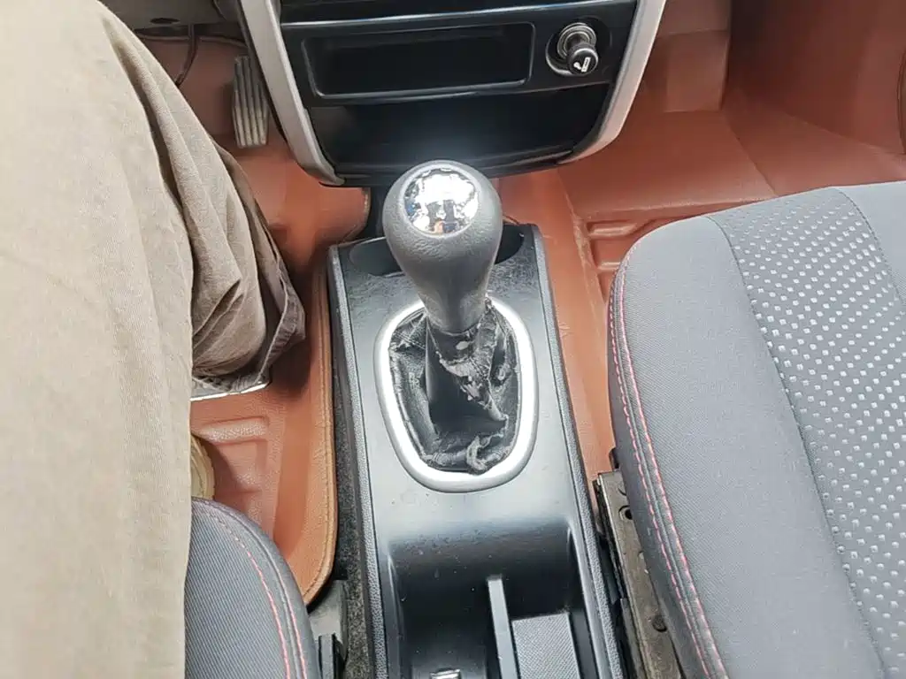 Changan CX20 2015 2014 1.4L Manual Sunroof Navigation Edition China V