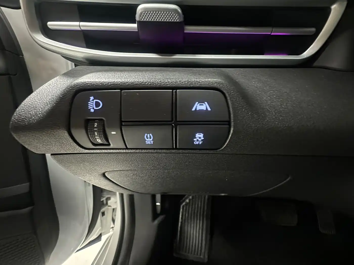 Hyundai Elantra 2022 1.5L CVT 20th Anniversary Edition фото 16