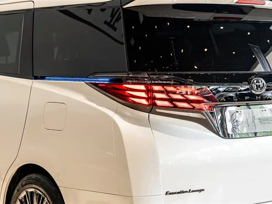 Toyota Alphard 2024 Hybrid 2.5L Ultimate Enjoyment Edition фото 20