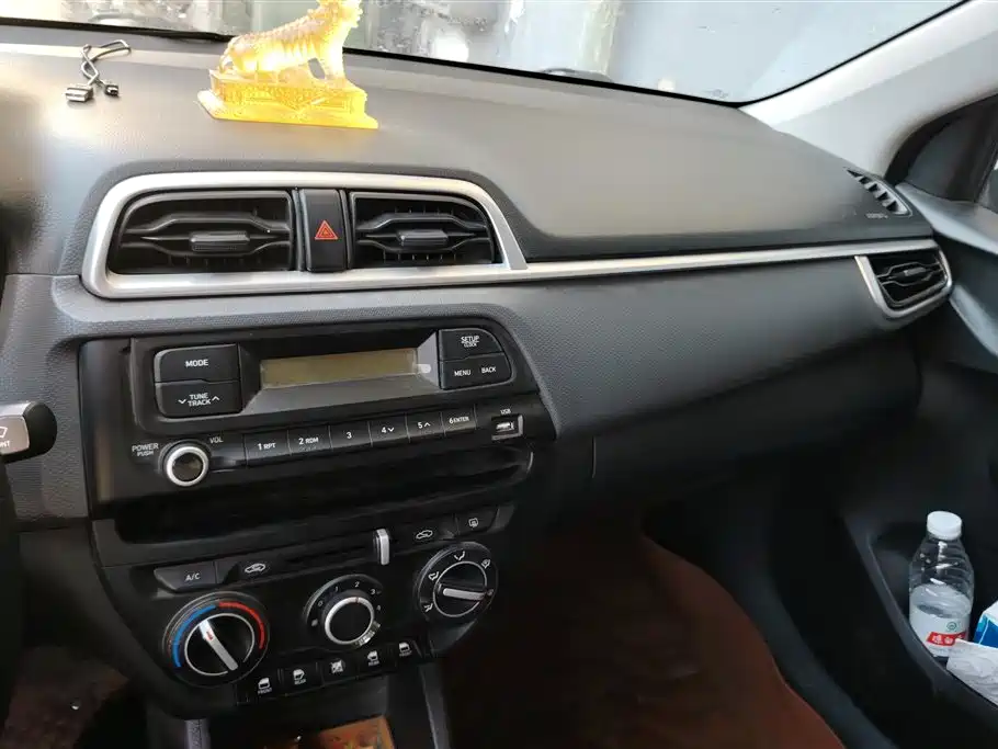 Hyundai Verna 2017 1.4L Manual Renewal Edition China VI фото 13