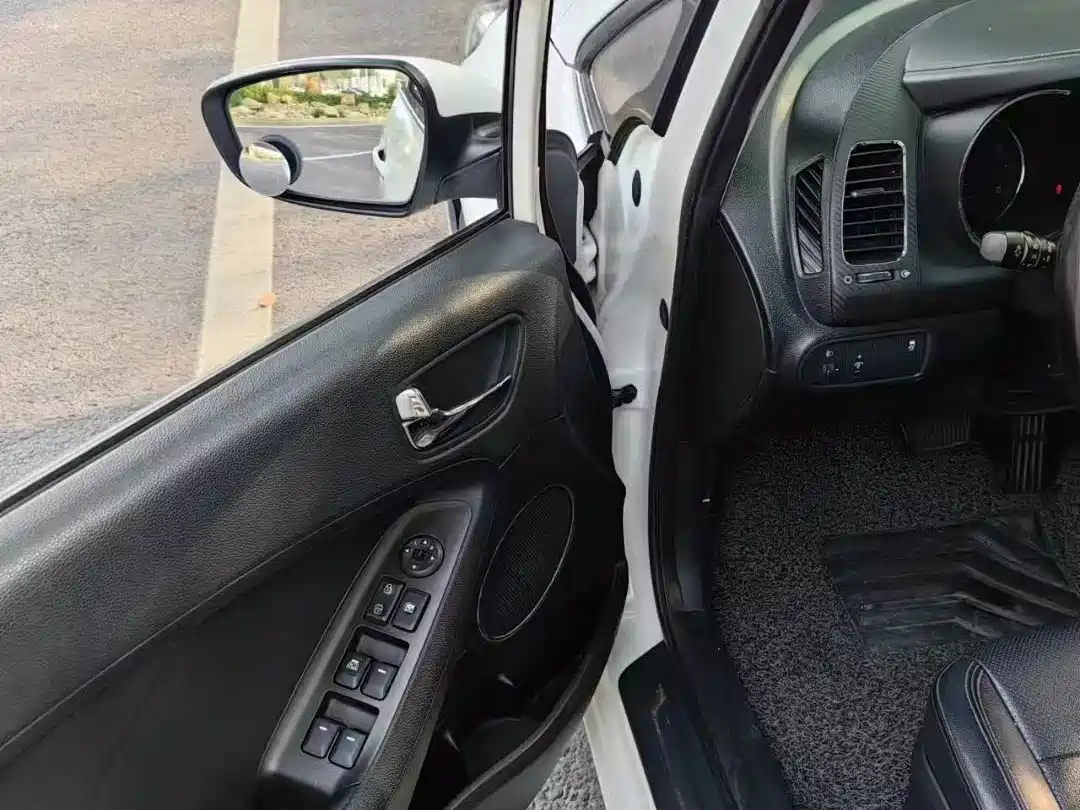 Kia K3 2013 1.6L Automatic GLS фото 5