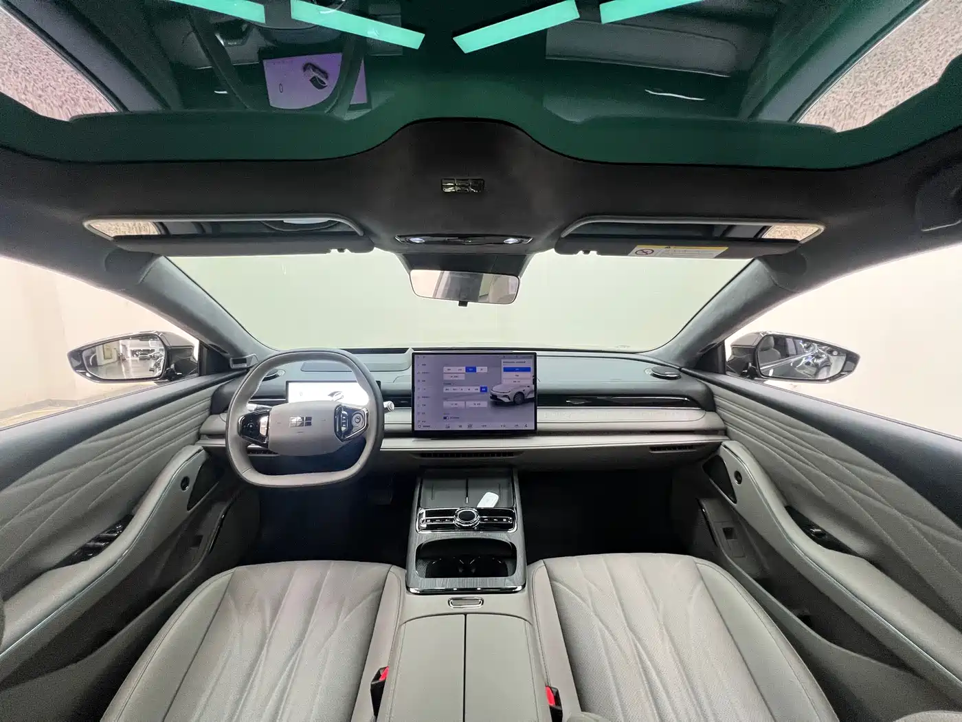 Geely Galaxy Galaxy Xingyao 8 2025 Model 130km EM-i Flagship Edition фото 20