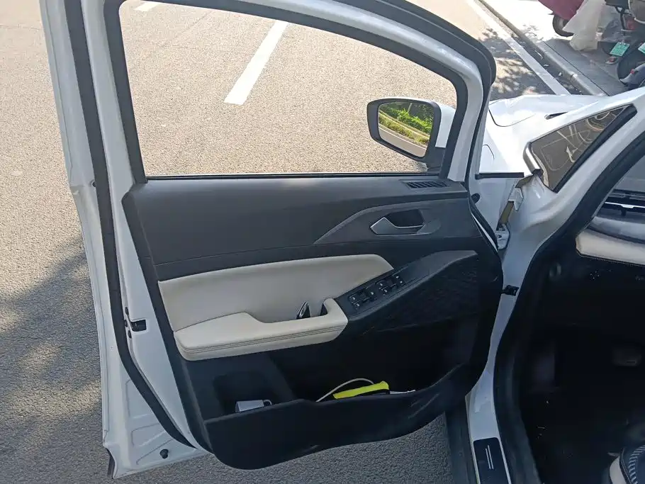 Фото 7 - Geely Geometry E Firefly