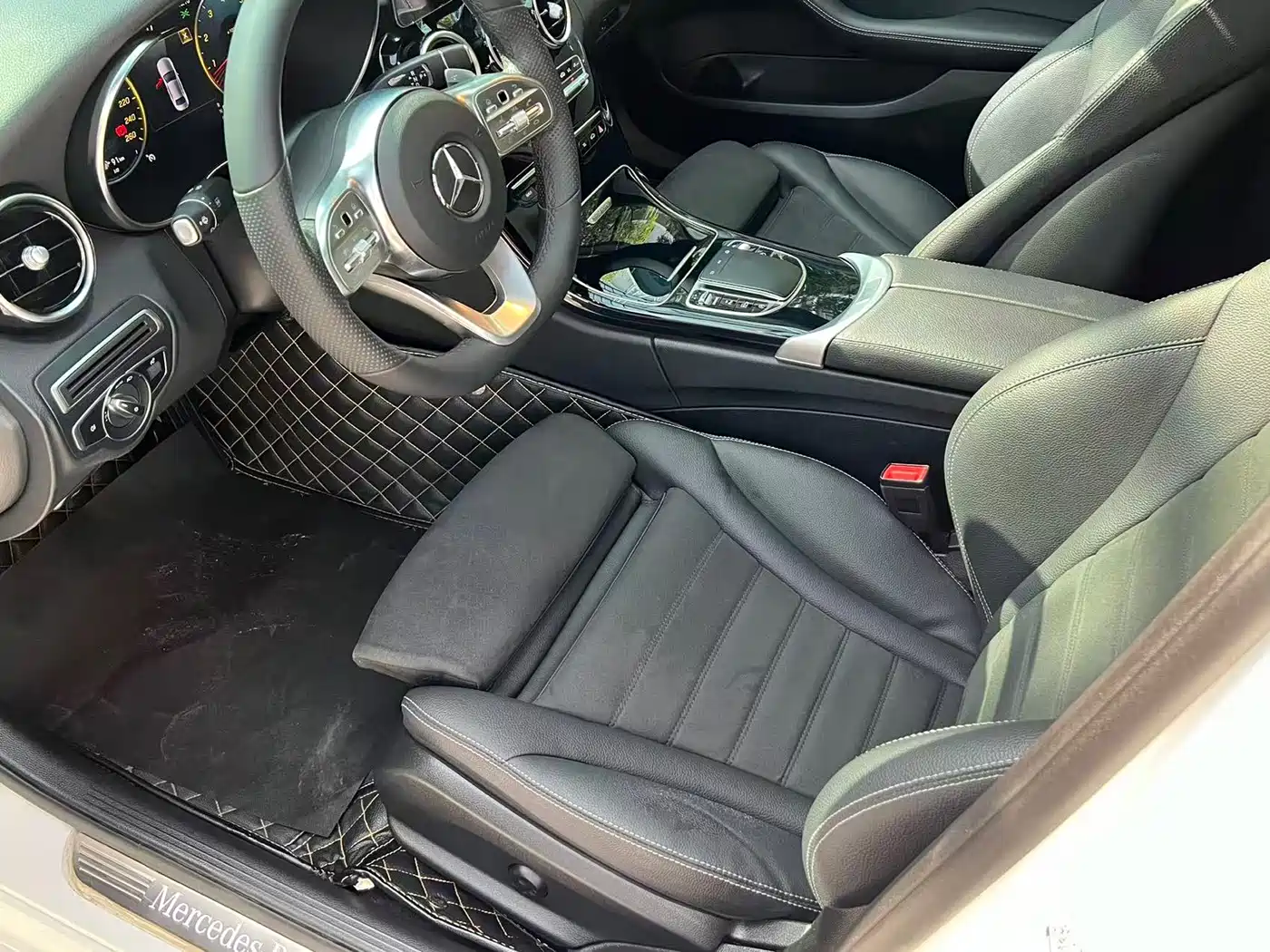 Mercedes-Benz C-Class 2021 C 260 Starry Exclusive Edition фото 4
