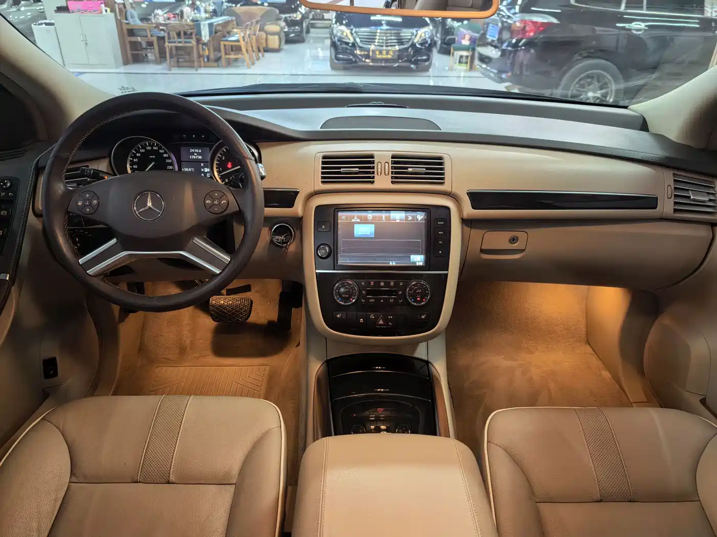 Mercedes-Benz R-Class 2017 R 320 4MATIC Business Collector's Edition фото 9