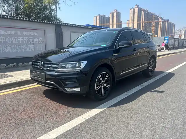 VOLKSWAGEN TIGUAN L