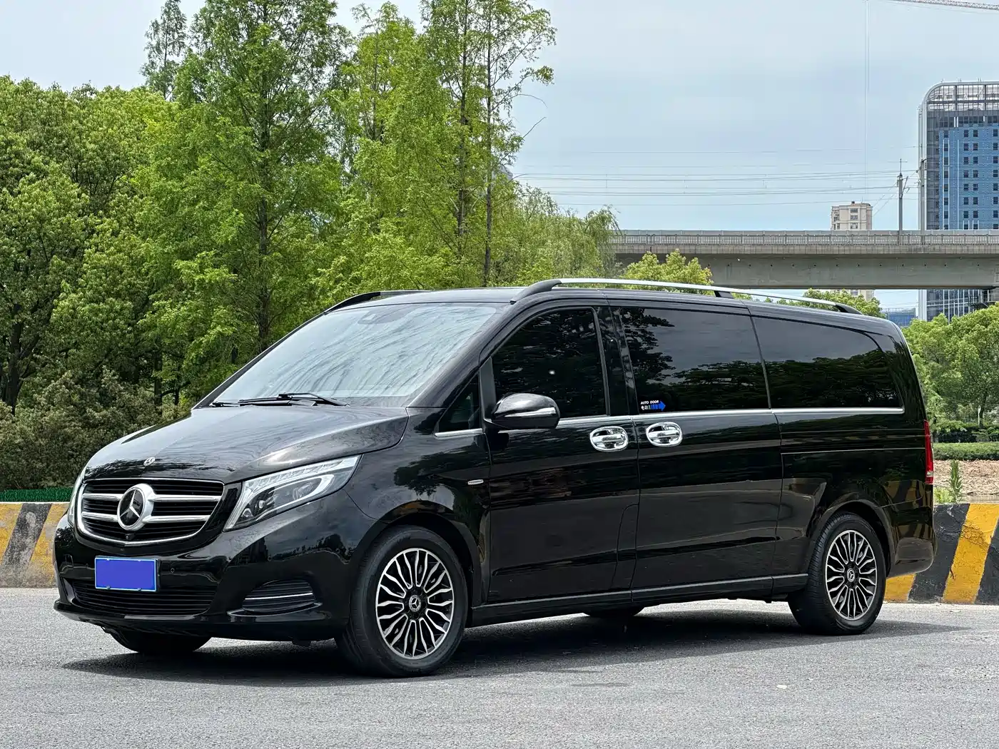 Mercedes-Benz V-Class 2018 V 260 L Premium Long Wheelbase Edition China VI