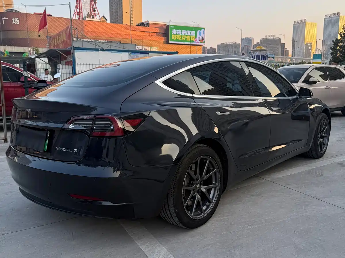 Фото 16 - Tesla Model 3