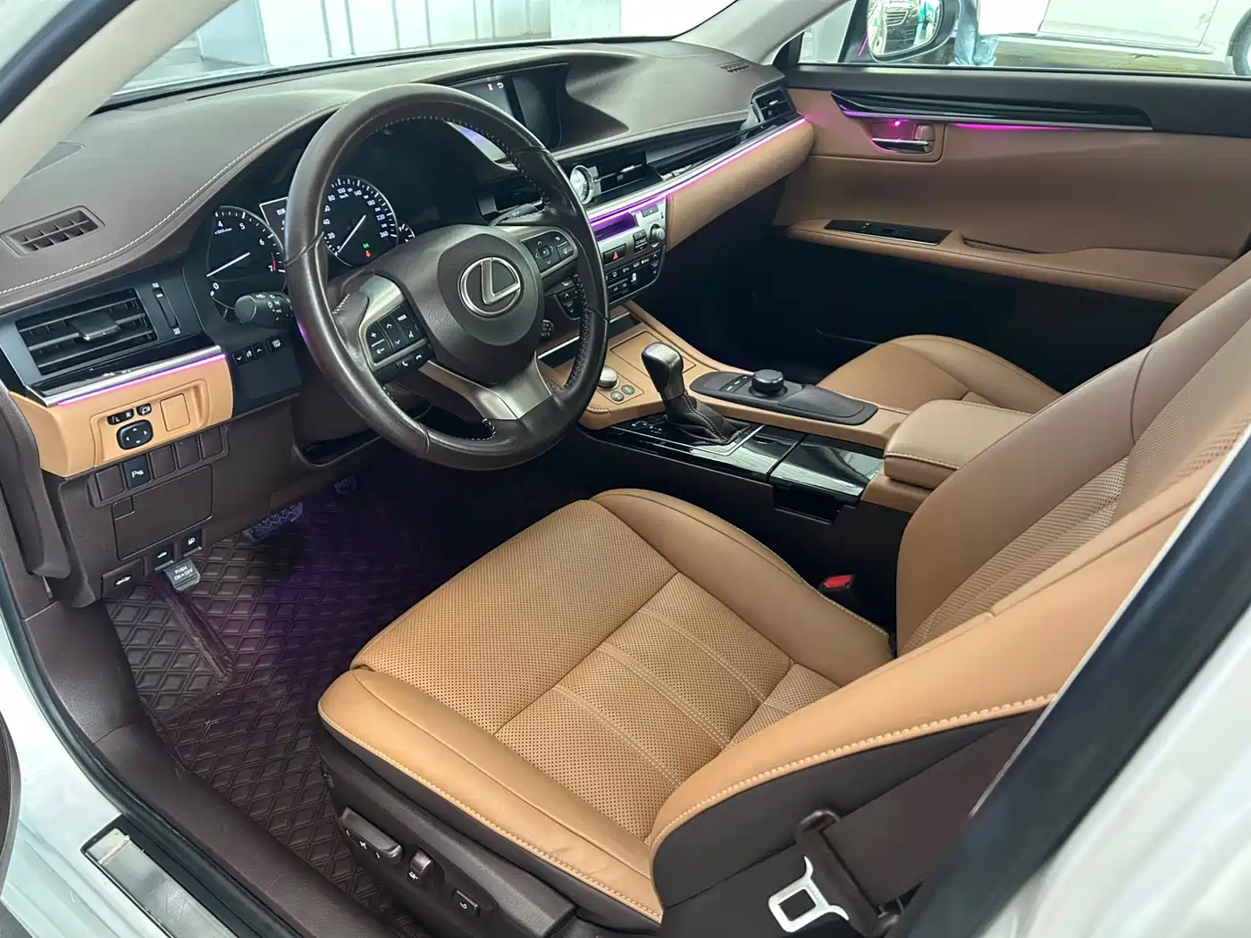Lexus ES 2015 200 Elite Edition фото 17