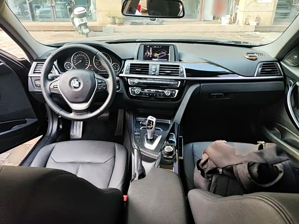 Photo 10 - BMW 3 Series