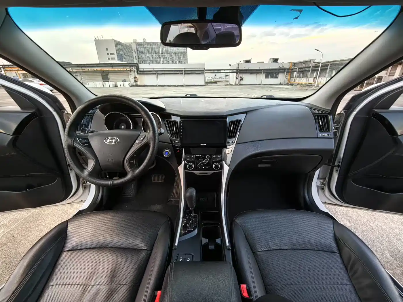 Hyundai Sonata 2011 2.0L Automatic Luxury фото 6