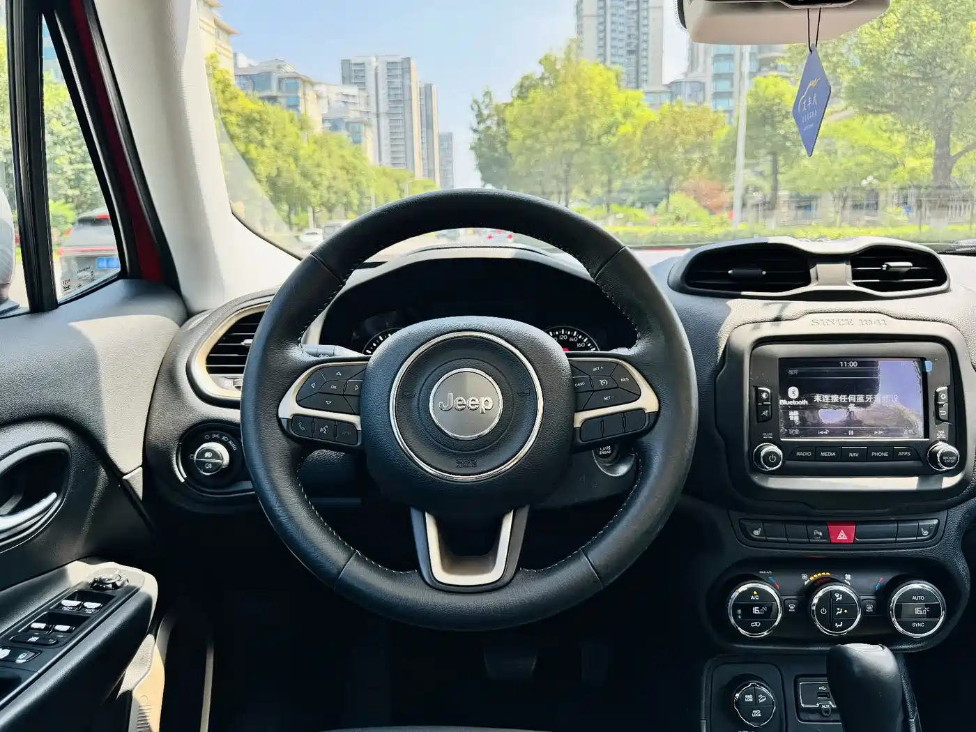 Photo 6 - Jeep Renegade