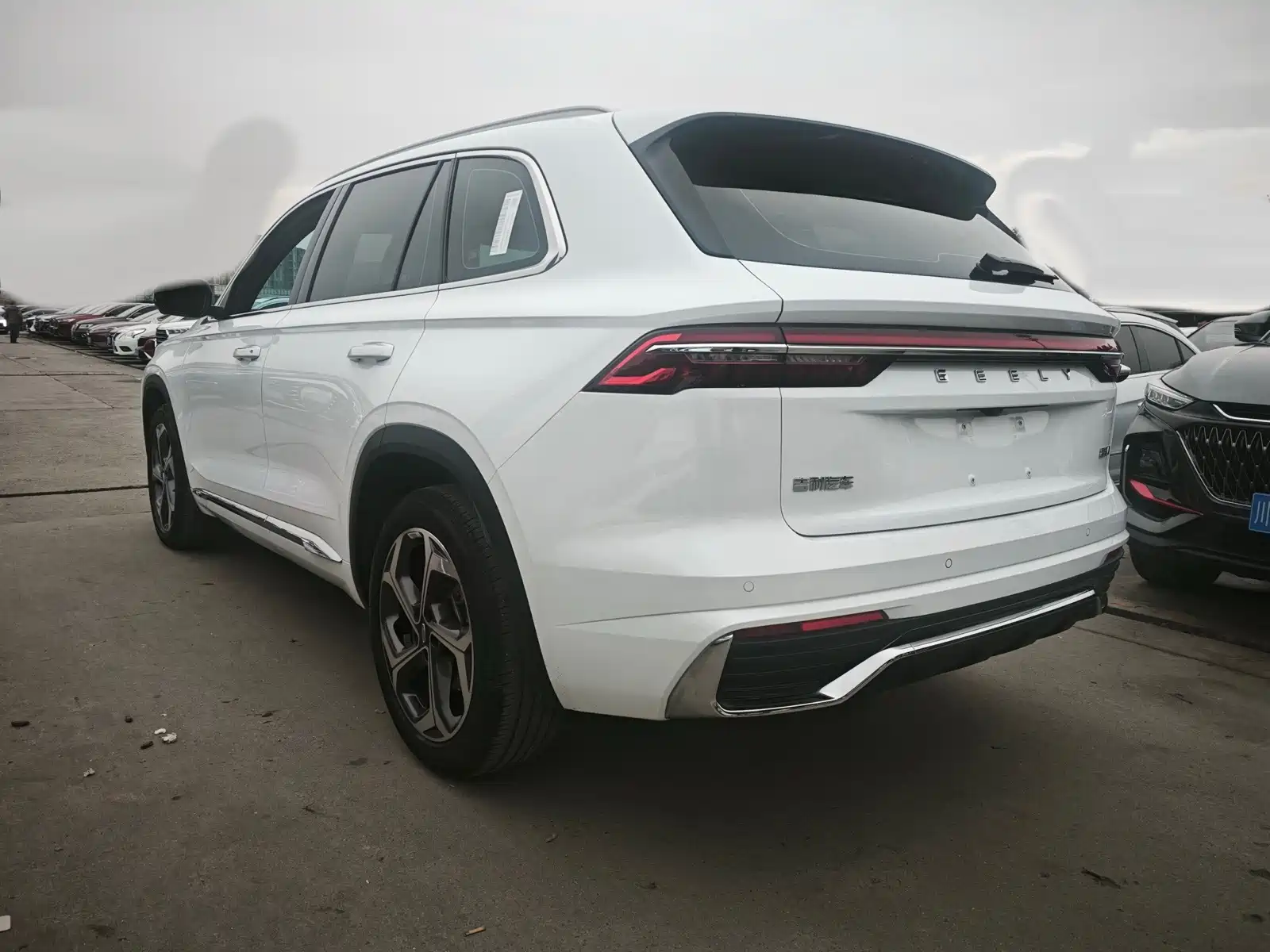 Фото 20 - Geely Monjaro