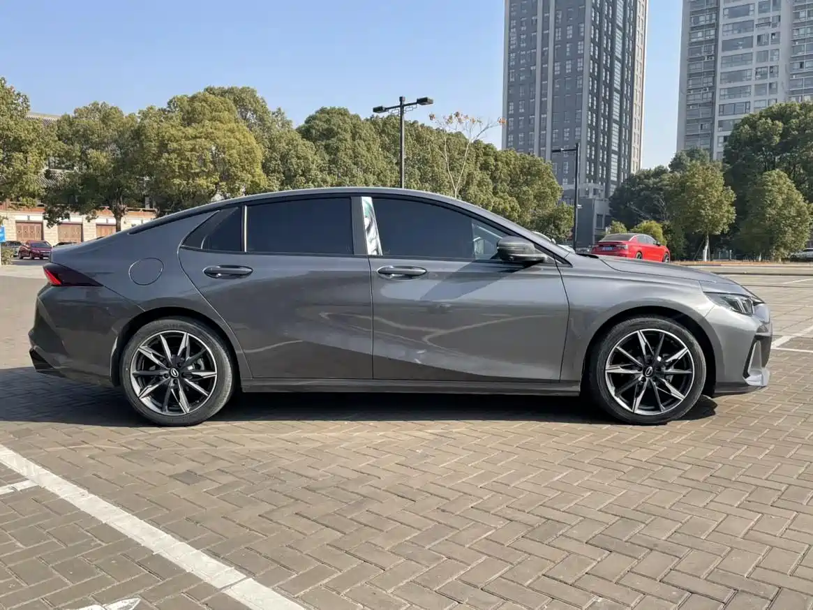 GAC Trumpchi Trumpchi Emkoo 2021 270T DCT J10 Sprinter Edition фото 4