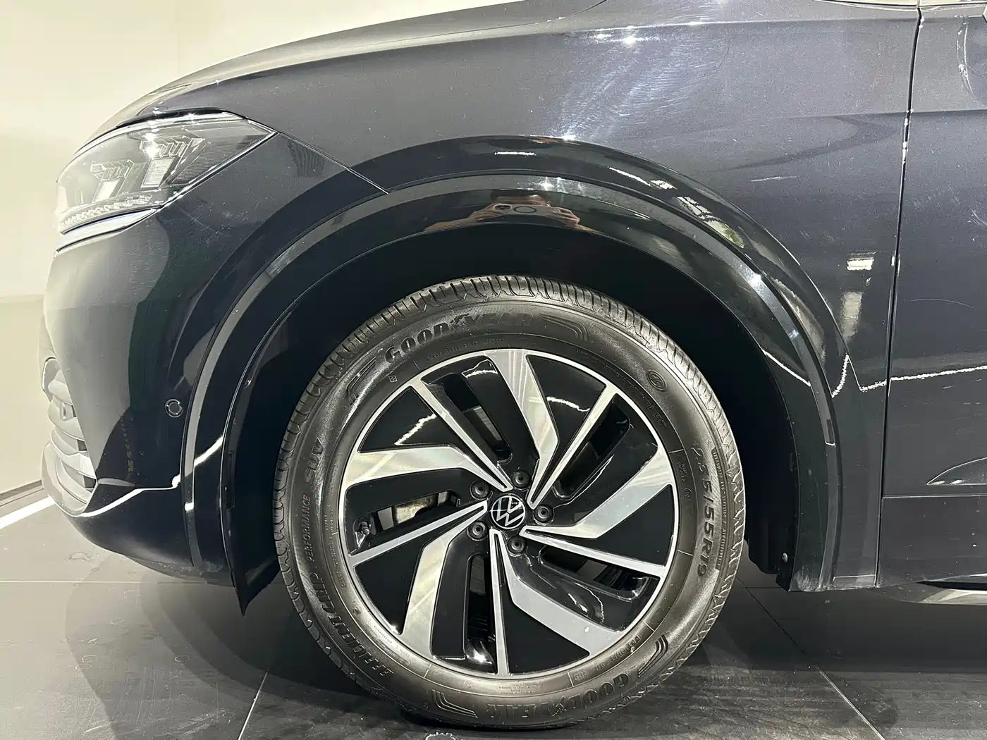 Volkswagen Viloran 2022 380TSI Premium Edition фото 16