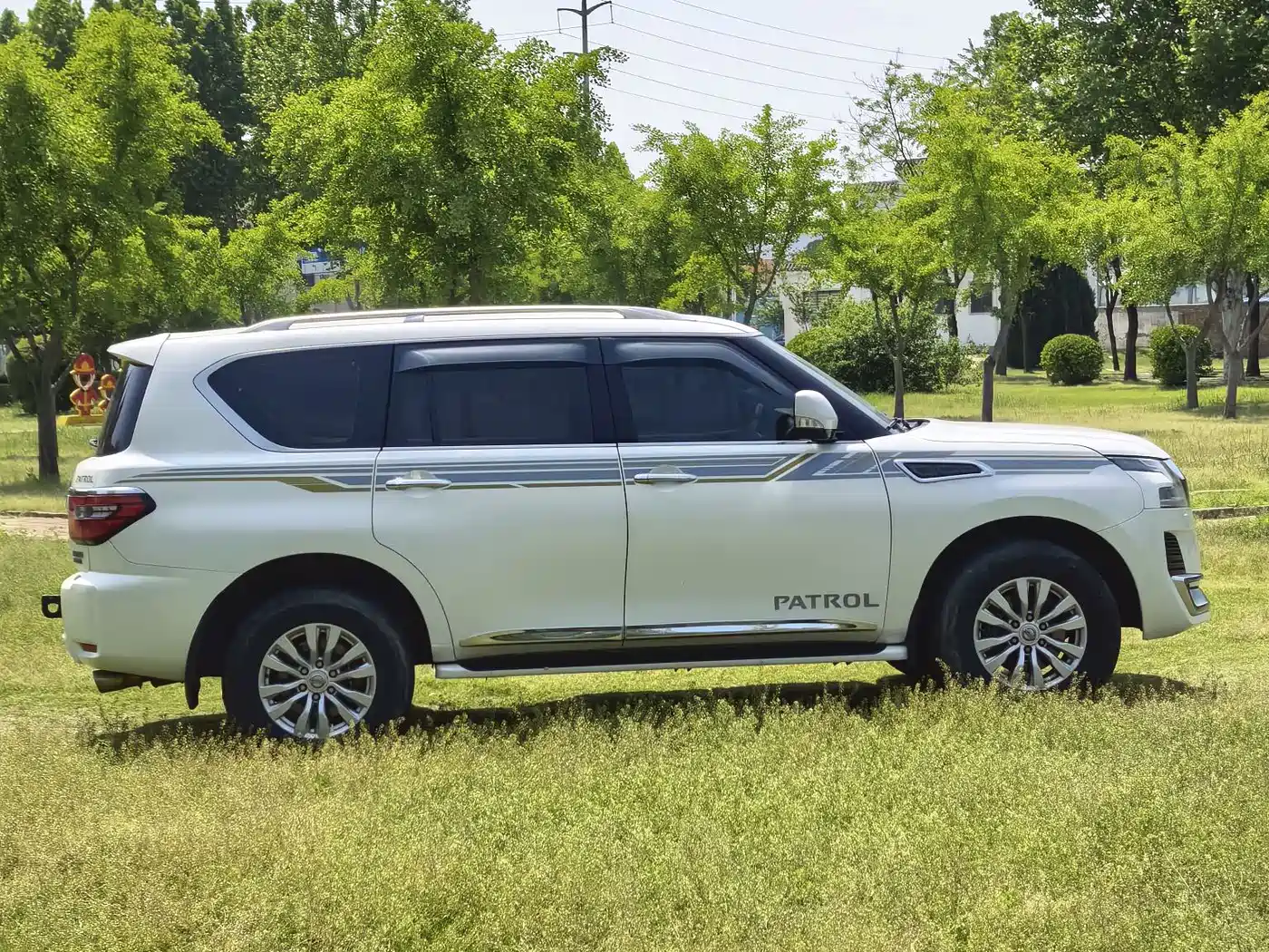 Nissan Patrol 2018 Model 5.6L Standard фото 4