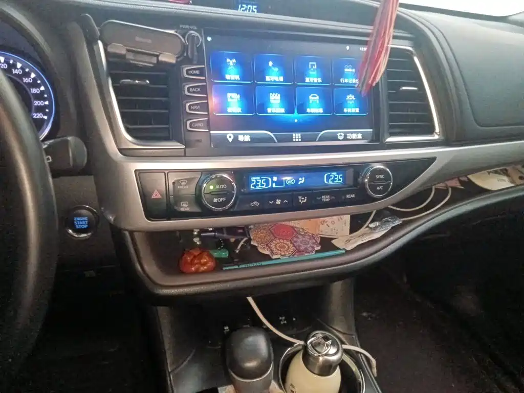 Фото 14 - Toyota Highlander