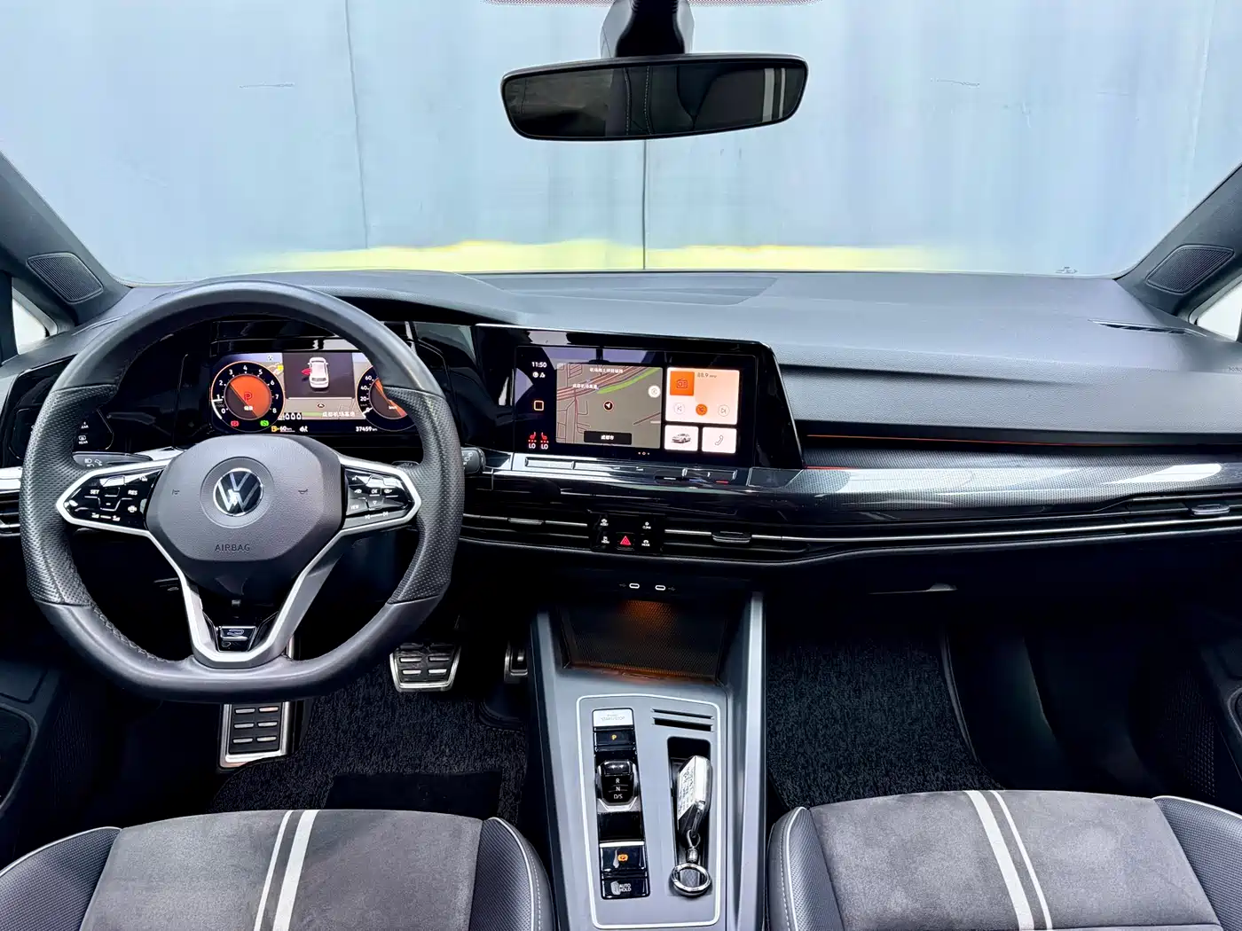 Volkswagen Golf 2023 Model 280TSI DSG R-Line фото 10